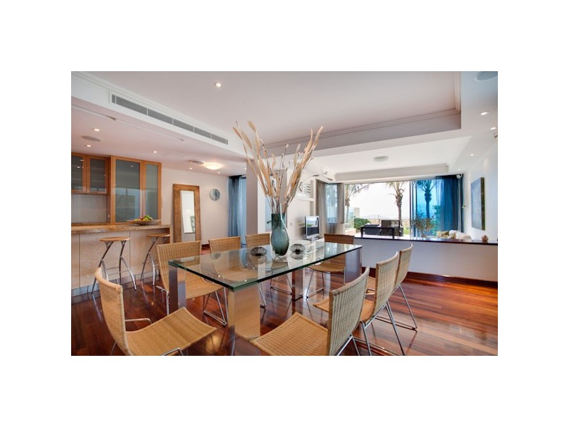 2/1 Cnr Northcliffe & Markwell Avenue, Surfers Paradise QLD 4217