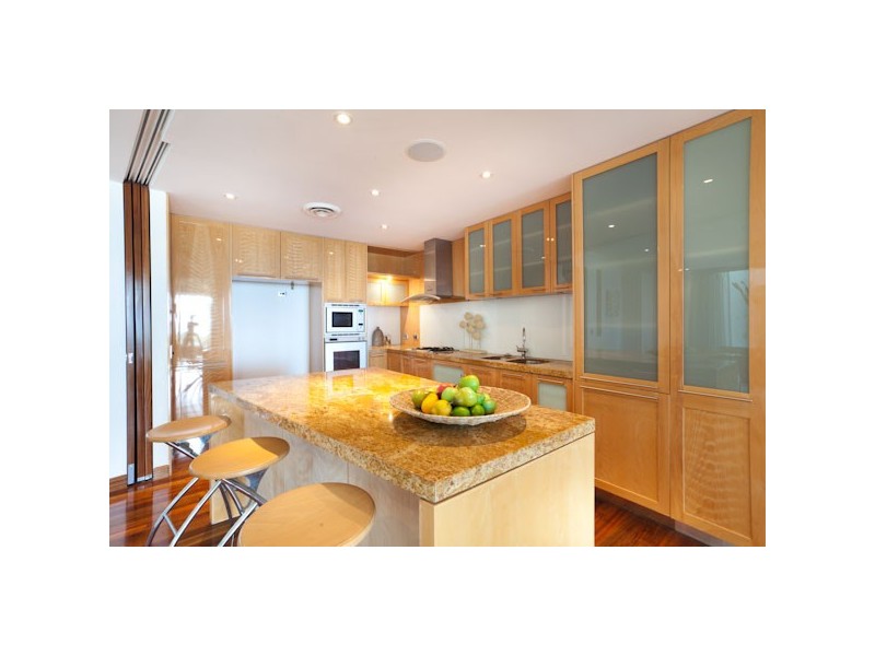 2/1 Cnr Northcliffe & Markwell Avenue, Surfers Paradise QLD 4217