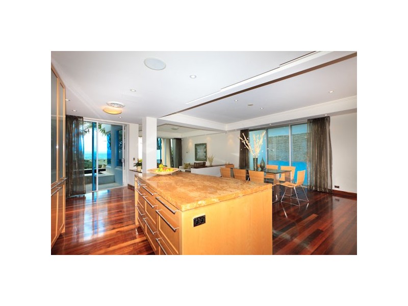 2/1 Cnr Northcliffe & Markwell Avenue, Surfers Paradise QLD 4217