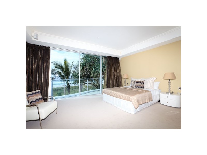 2/1 Cnr Northcliffe & Markwell Avenue, Surfers Paradise QLD 4217