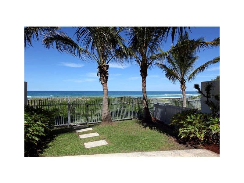 2/1 Cnr Northcliffe & Markwell Avenue, Surfers Paradise QLD 4217