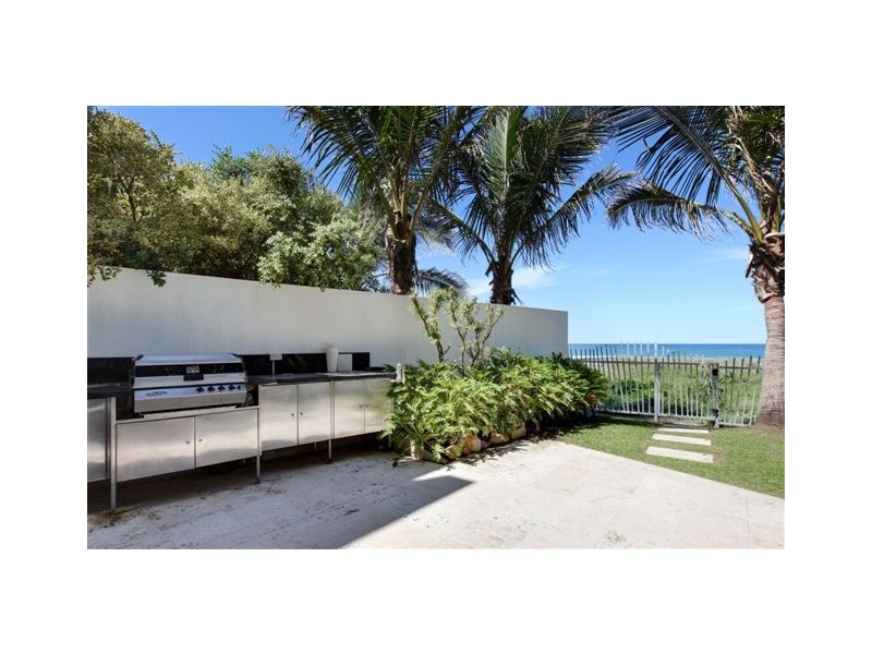 2/1 Cnr Northcliffe & Markwell Avenue, Surfers Paradise QLD 4217