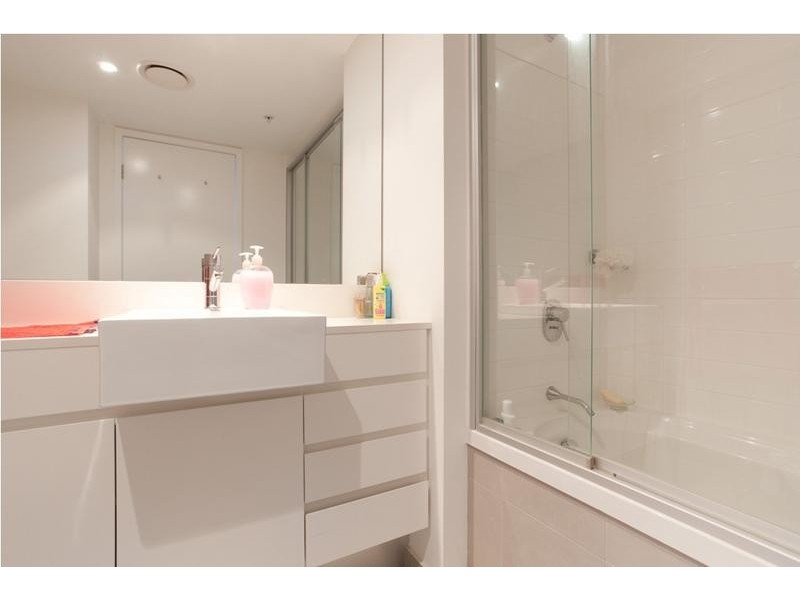 22201/5 Lawson Street, Southport QLD 4215