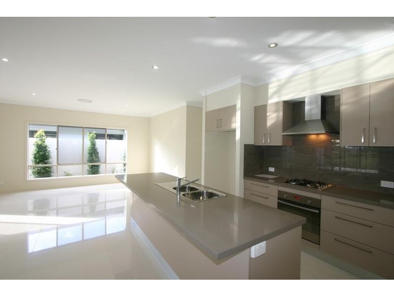 9116 Peter Senior Drive, Hope Island QLD 4212