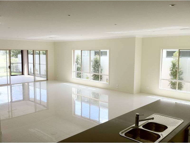 9116 Peter Senior Drive, Hope Island QLD 4212