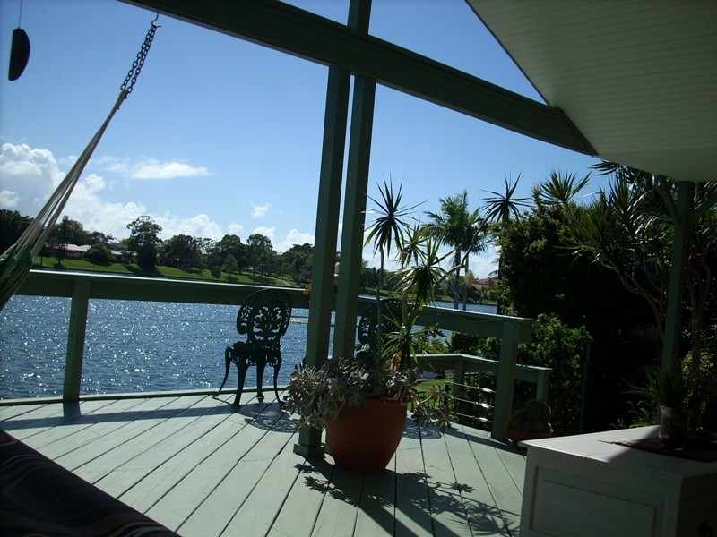 30 Wild Duck Drive, Mermaid Waters QLD 4218