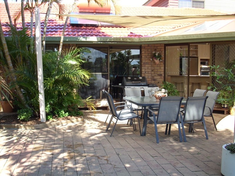 30 Wild Duck Drive, Mermaid Waters QLD 4218
