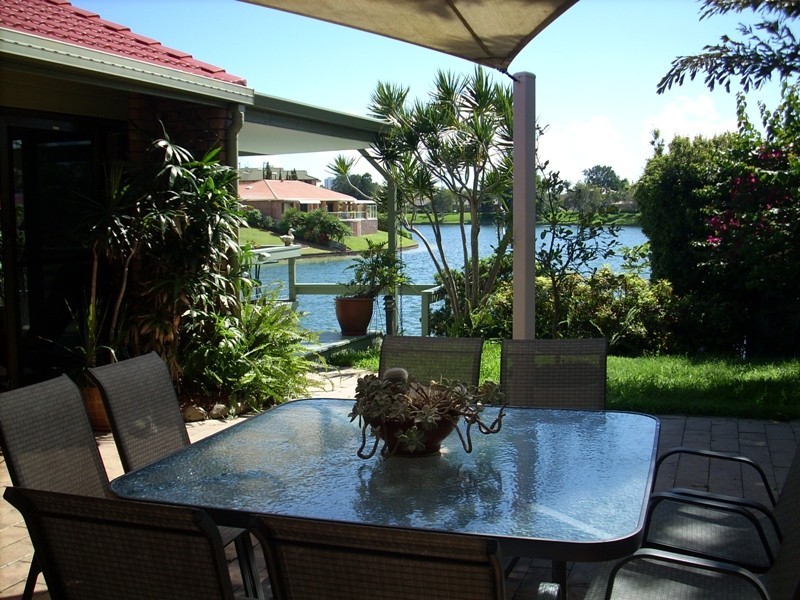 30 Wild Duck Drive, Mermaid Waters QLD 4218