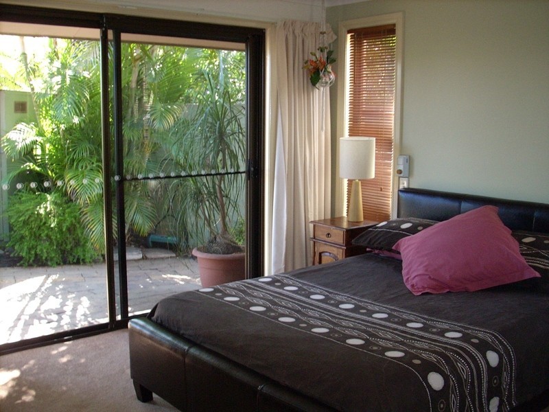 30 Wild Duck Drive, Mermaid Waters QLD 4218