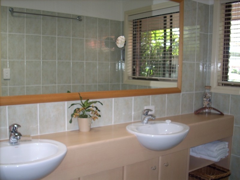 30 Wild Duck Drive, Mermaid Waters QLD 4218
