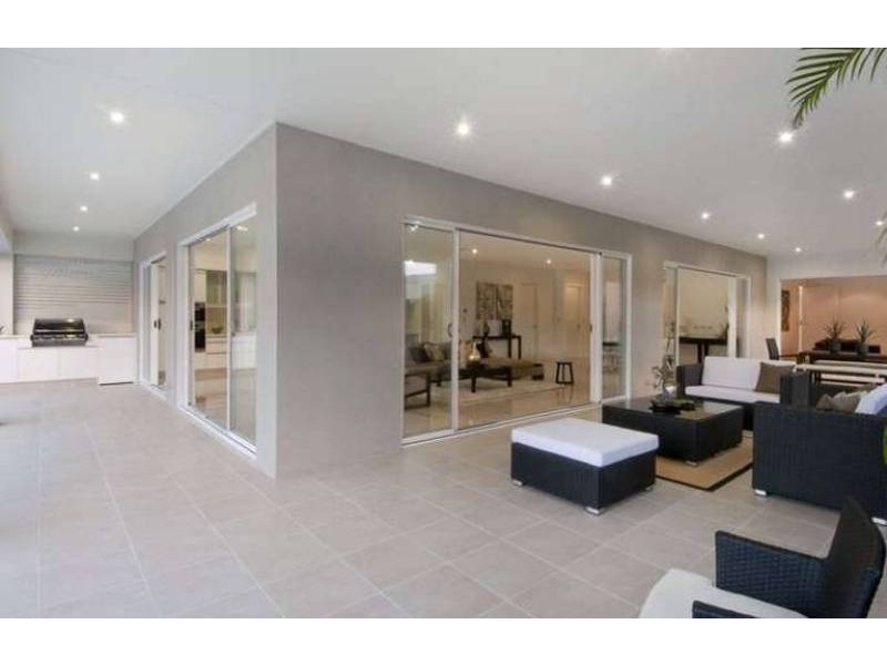 5 Saywell Street, Sorrento QLD 4217