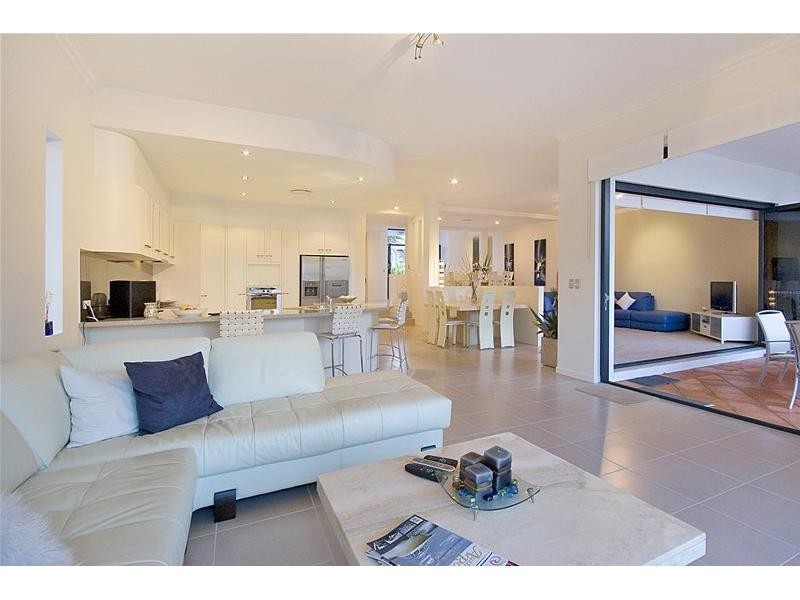 Sovereign Islands QLD 4216