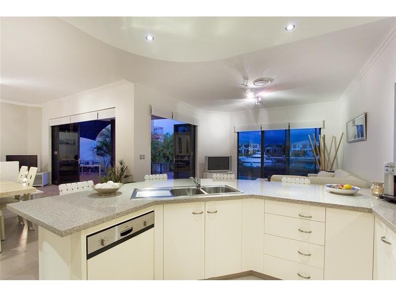 Sovereign Islands QLD 4216