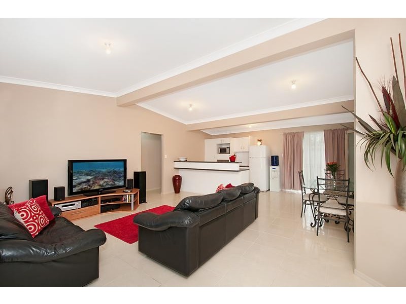 71 Ocean Street, Runaway Bay QLD 4216