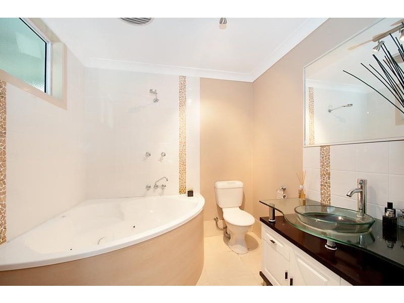 71 Ocean Street, Runaway Bay QLD 4216