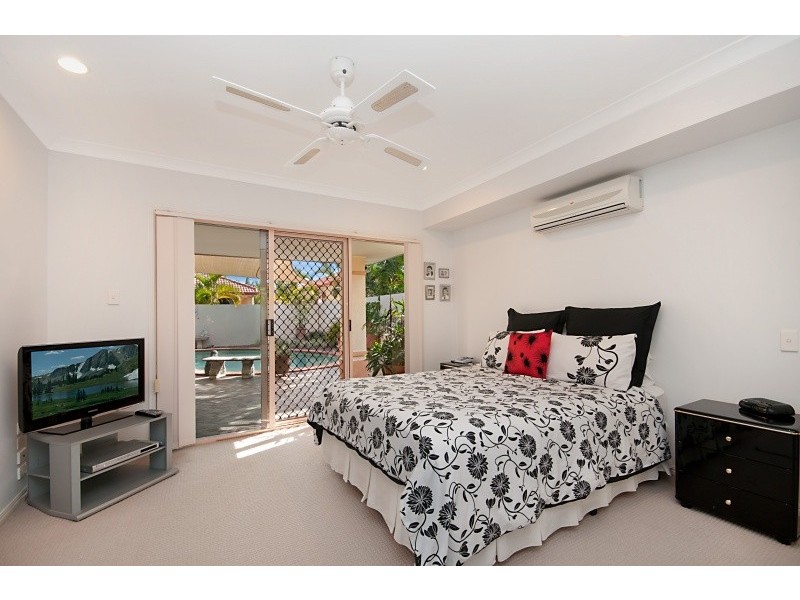 41 Deborah Ave, Benowa QLD 4217