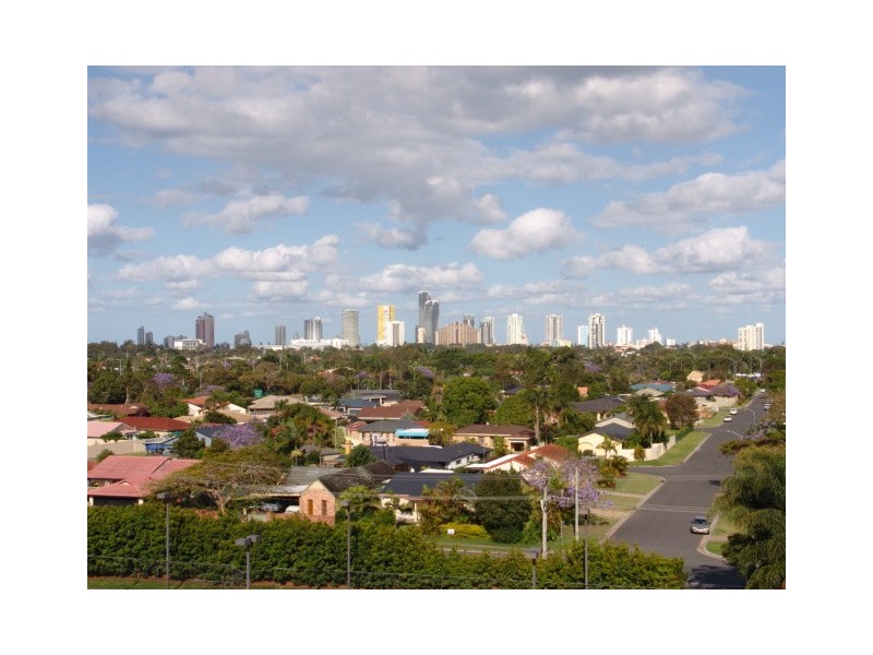 50w/11 Fairway Drive (near Broadbeach Waters), Clear Island Waters QLD 4226