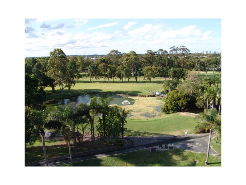 50w/11 Fairway Drive (near Broadbeach Waters), Clear Island Waters QLD 4226