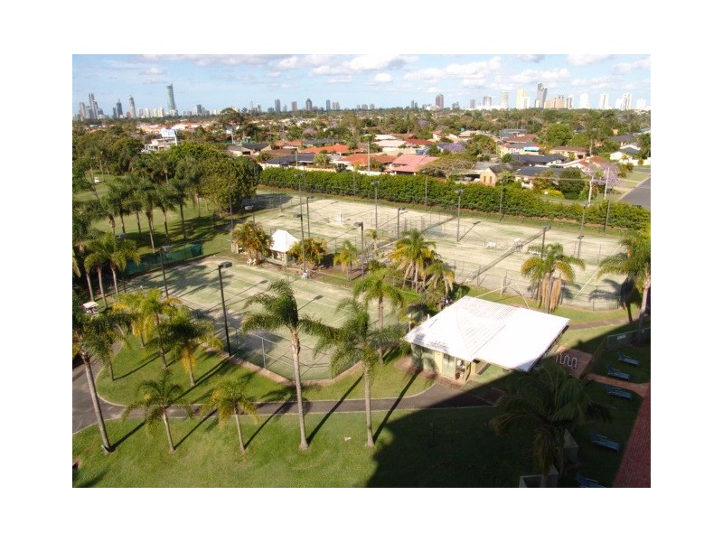 50w/11 Fairway Drive (near Broadbeach Waters), Clear Island Waters QLD 4226