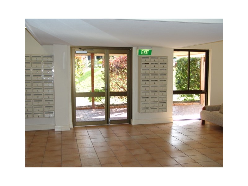 50w/11 Fairway Drive (near Broadbeach Waters), Clear Island Waters QLD 4226