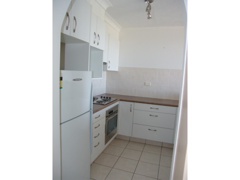 50w/11 Fairway Drive (near Broadbeach Waters), Clear Island Waters QLD 4226