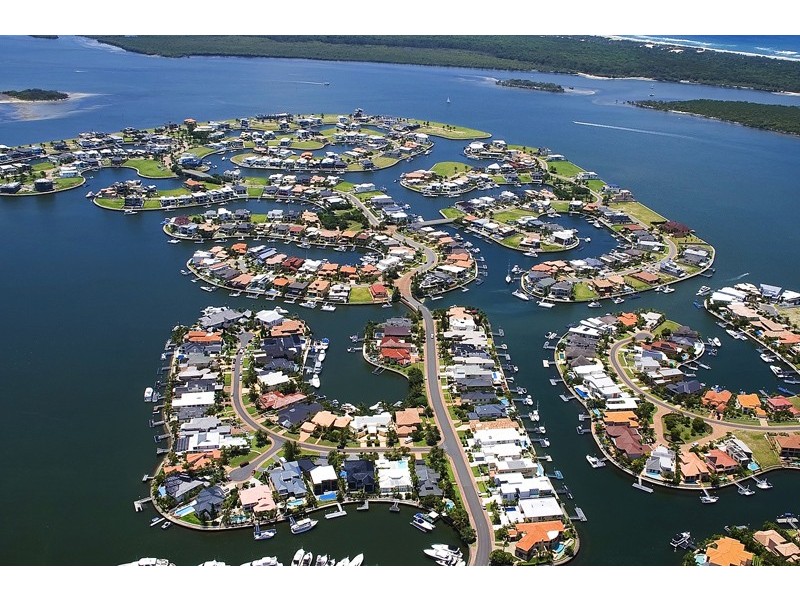 39 Knightsbridge Parade, Sovereign Islands QLD 4216