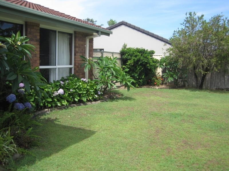 9 Sundown Drive, Paradise Point QLD 4216