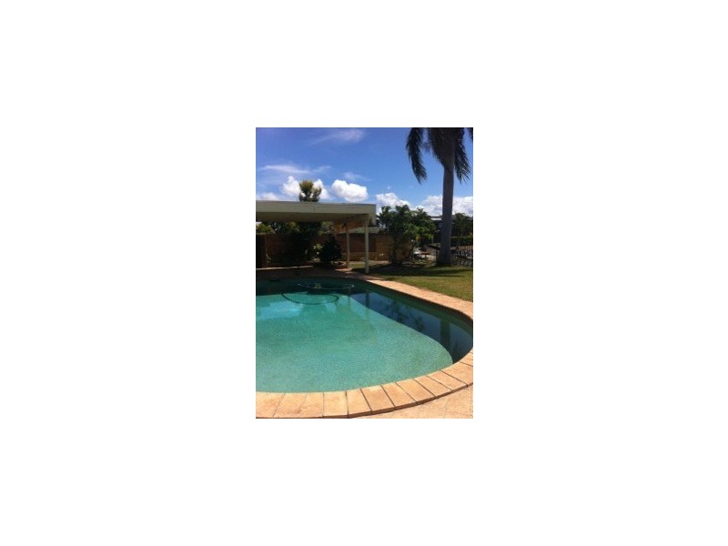 8 Paterson Place, Paradise Point QLD 4216