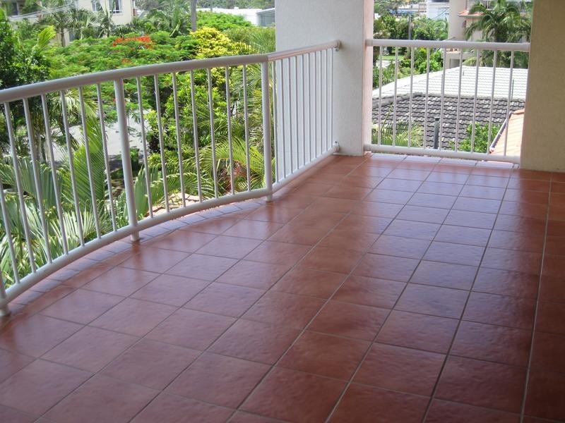 25/12 dalpura, Chevron Island QLD 4217