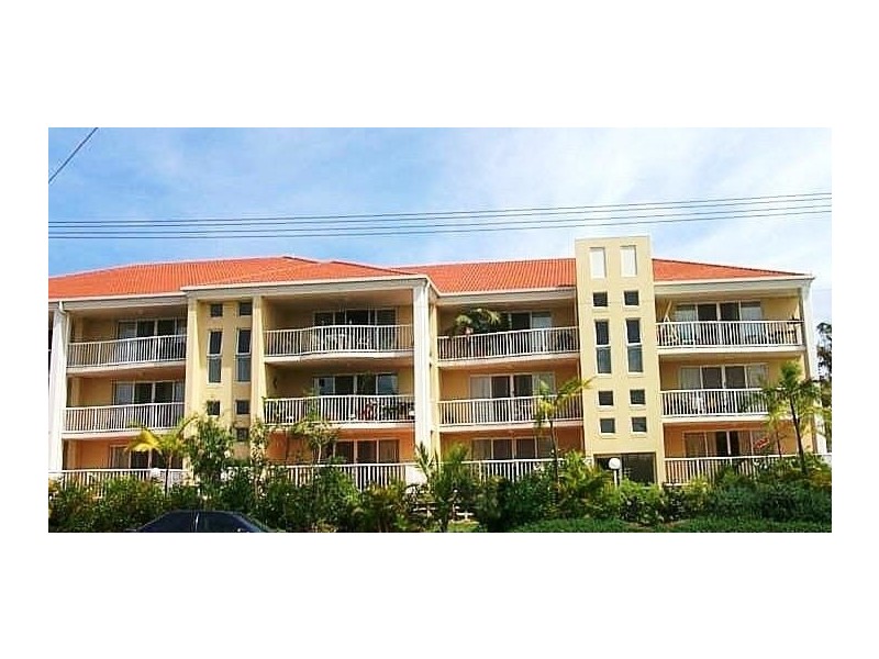 25/12 dalpura, Chevron Island QLD 4217