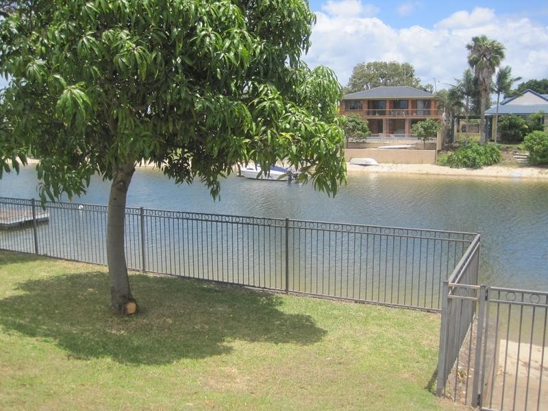 12 Verdichio Avenue, Mermaid Waters QLD 4218