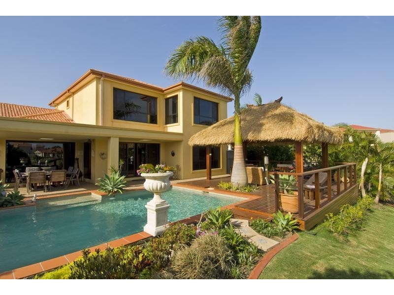 2114 Fernlea Close, Hope Island QLD 4212
