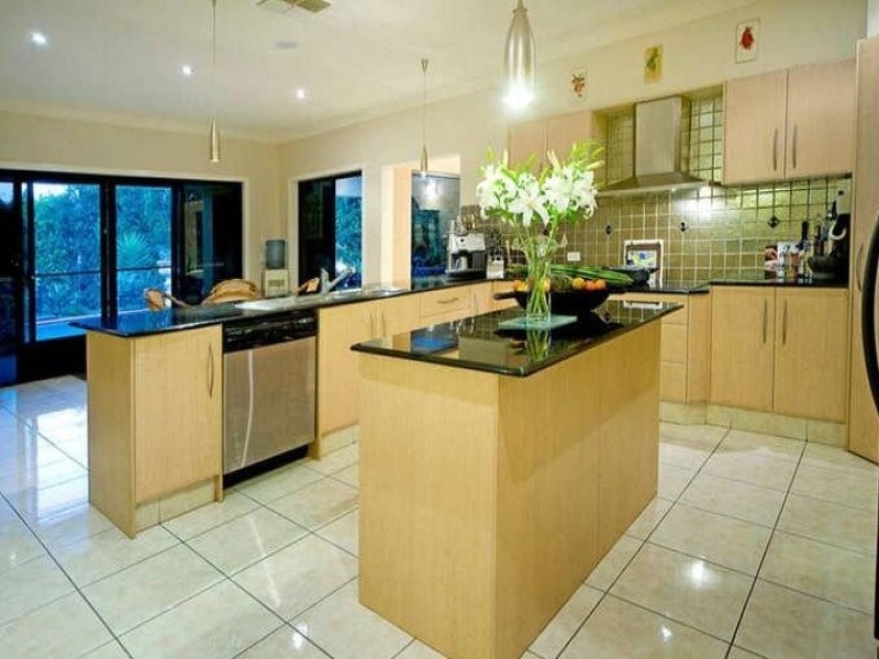 2114 Fernlea Close, Hope Island QLD 4212
