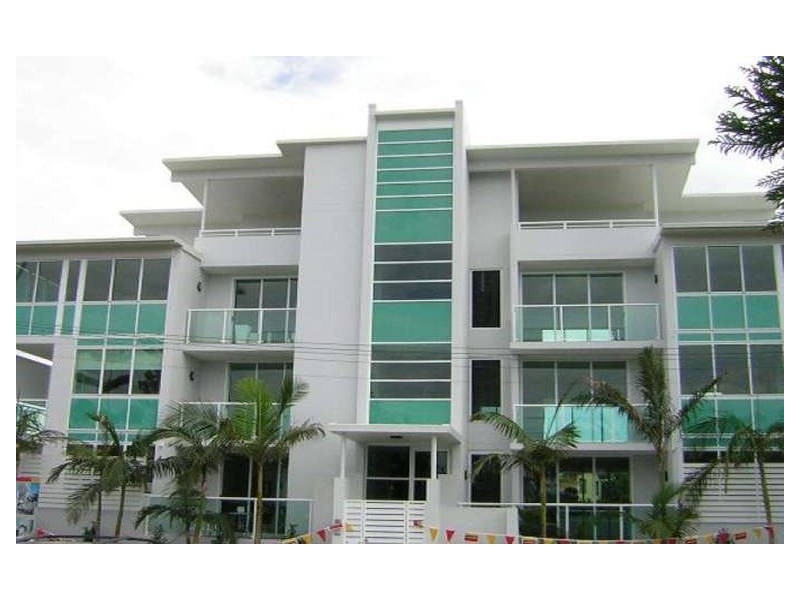 2/5 Aruma Street, Chevron Island QLD 4217