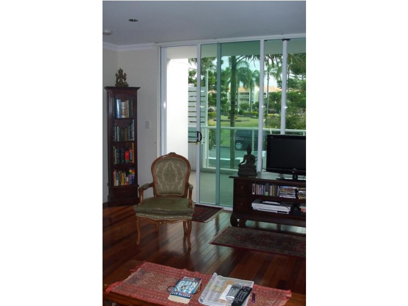 2/5 Aruma Street, Chevron Island QLD 4217