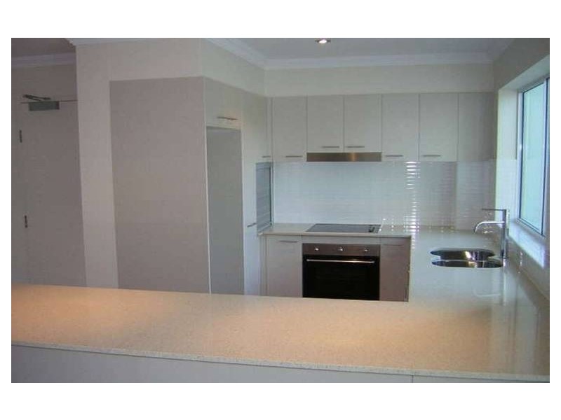 2/5 Aruma Street, Chevron Island QLD 4217