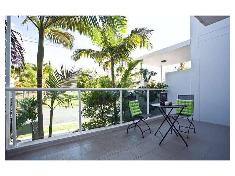 2/5 Aruma Street, Chevron Island QLD 4217