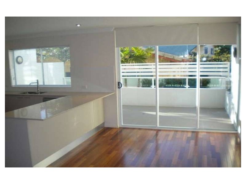 2/5 Aruma Street, Chevron Island QLD 4217