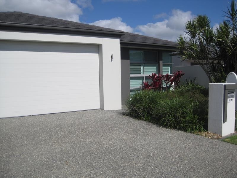 9120 Peter Senior Drive, Hope Island QLD 4212