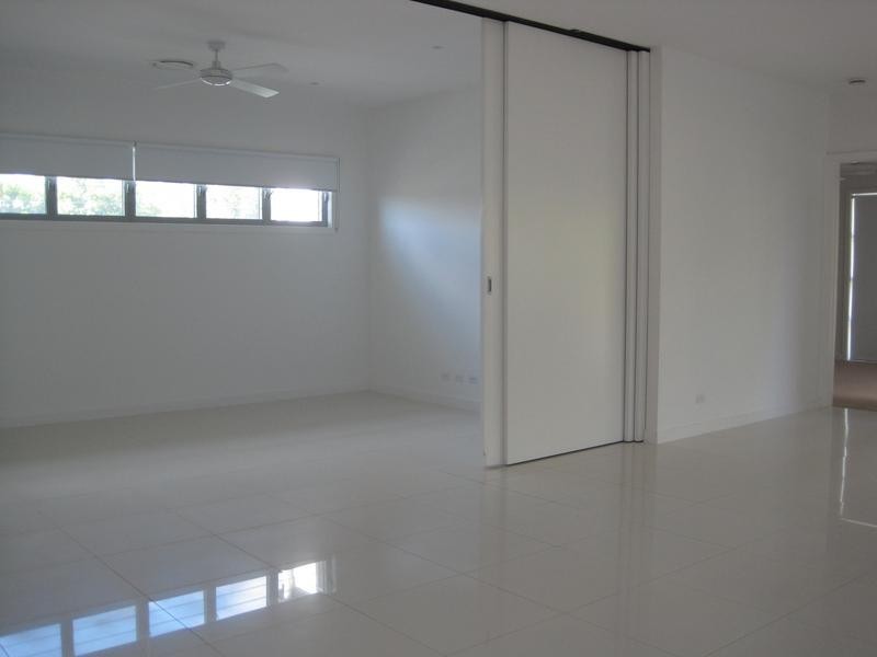 9120 Peter Senior Drive, Hope Island QLD 4212