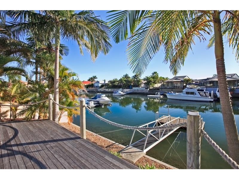 6 Grand Canal Way, Runaway Bay QLD 4216