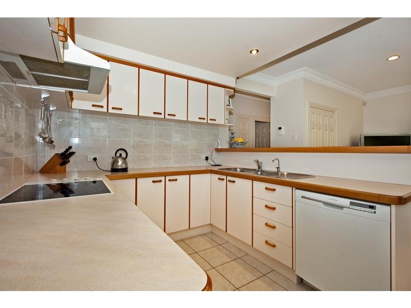 6 Grand Canal Way, Runaway Bay QLD 4216