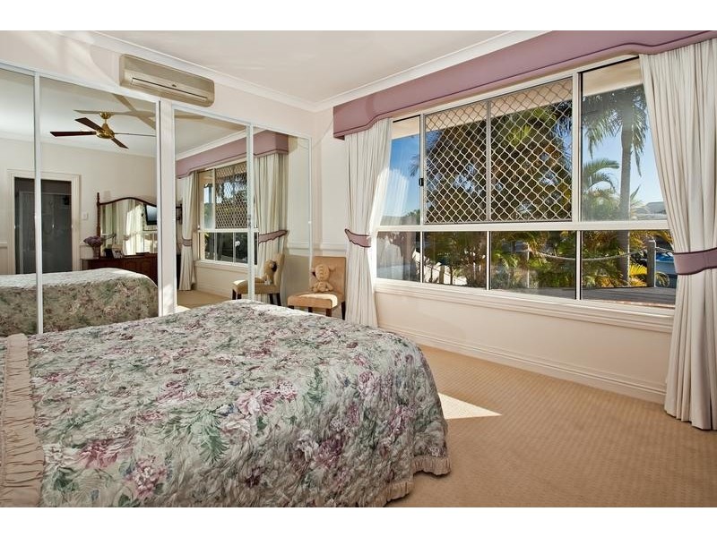 6 Grand Canal Way, Runaway Bay QLD 4216