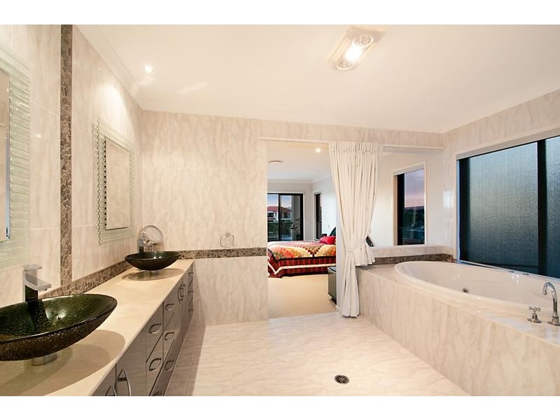 2311 Belmont Court East, Hope Island QLD 4212