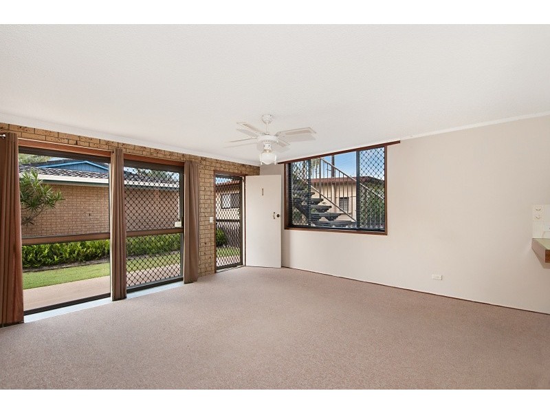 1/30 Falkinder Avenue, Paradise Point QLD 4216