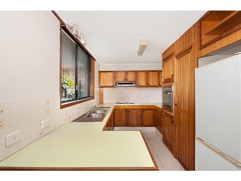 1/30 Falkinder Avenue, Paradise Point QLD 4216