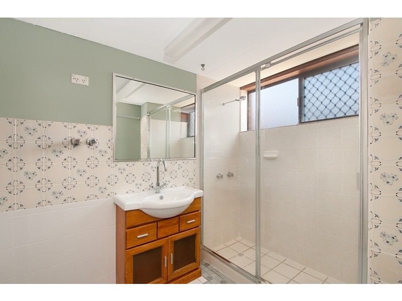 1/30 Falkinder Avenue, Paradise Point QLD 4216
