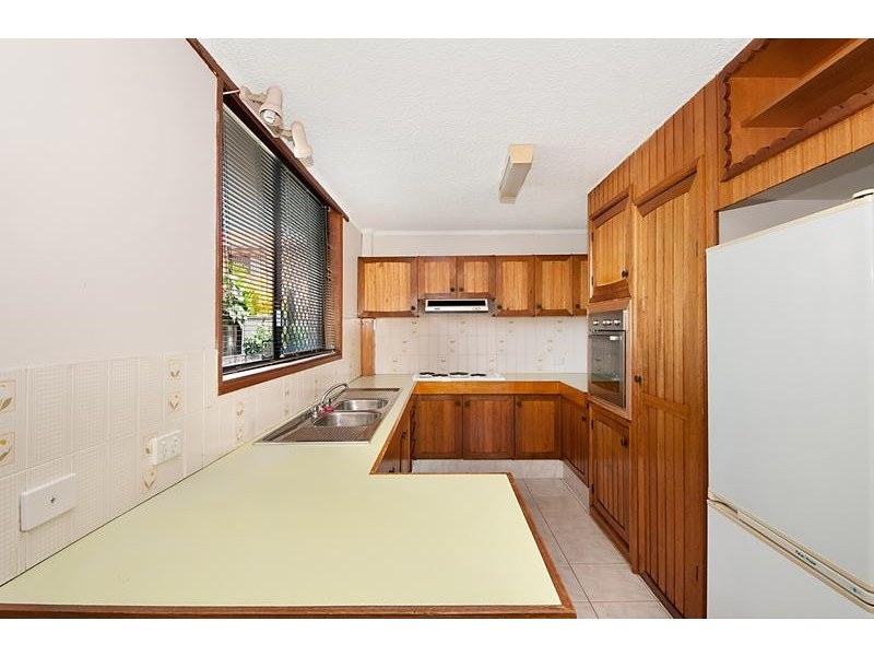 1/30 Falkinder Avenue, Paradise Point QLD 4216
