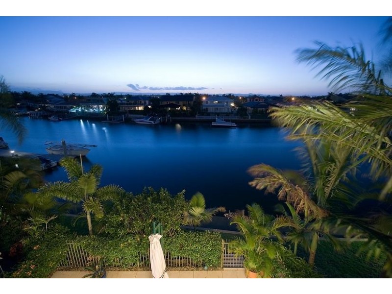 100 Morala Avenue, Runaway Bay QLD 4216