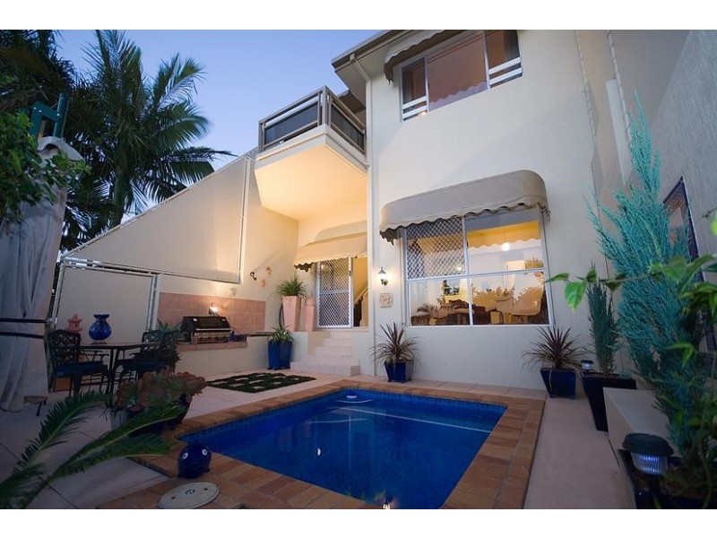 100 Morala Avenue, Runaway Bay QLD 4216